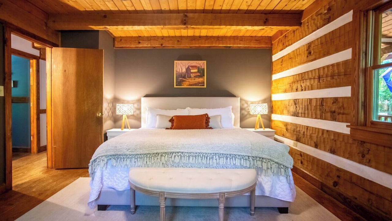 Photo of Bedroom in Elon
