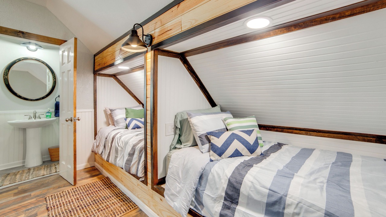 Photo of Bedroom in Tool
