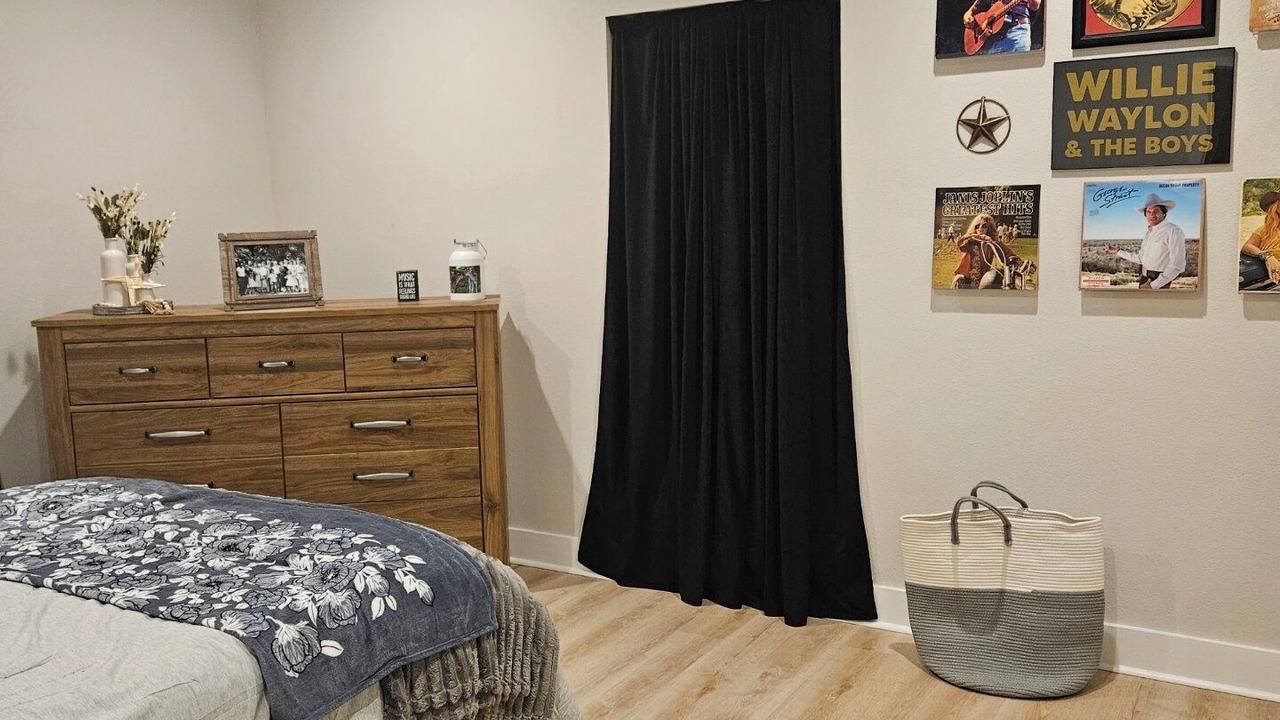 Photo of Bedroom in West
