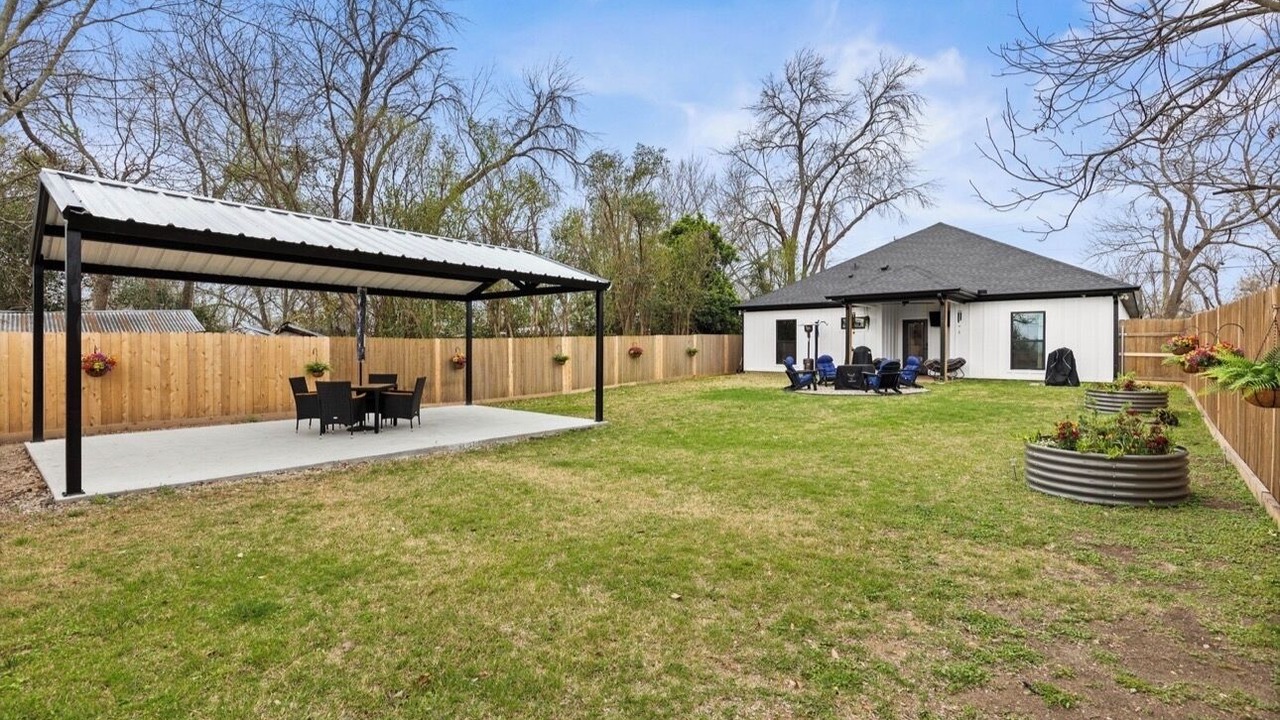 Photo of Outdoor in West