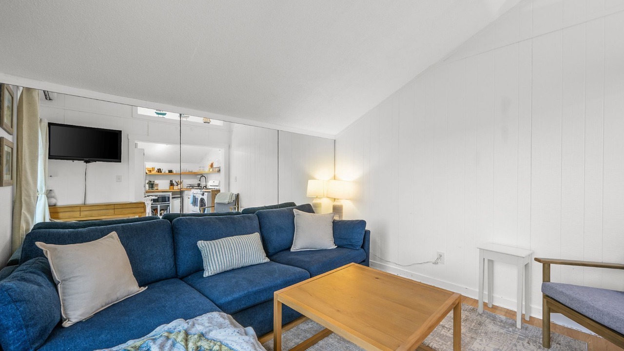Photo of Livingroom in Popponesset