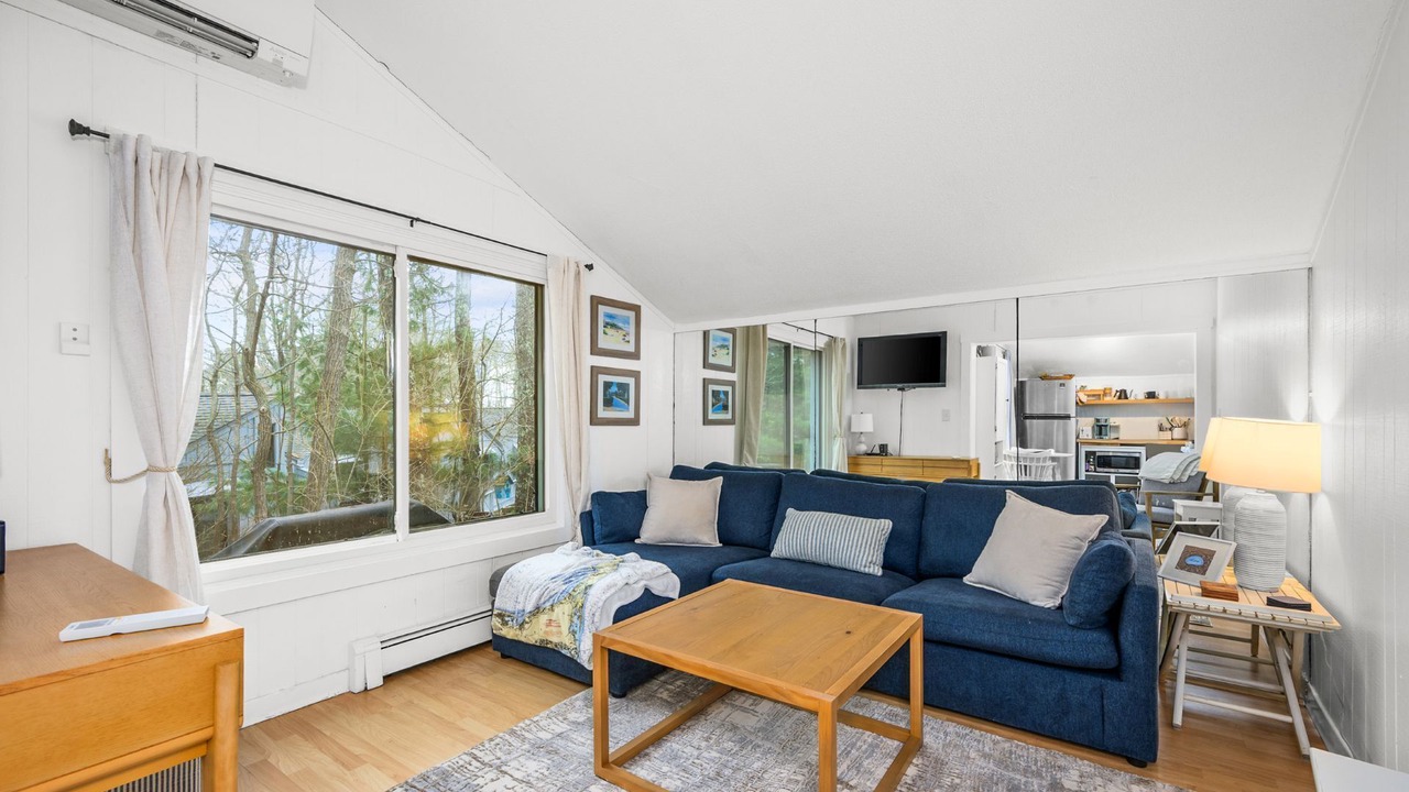 Photo of Bedroom in Popponesset
