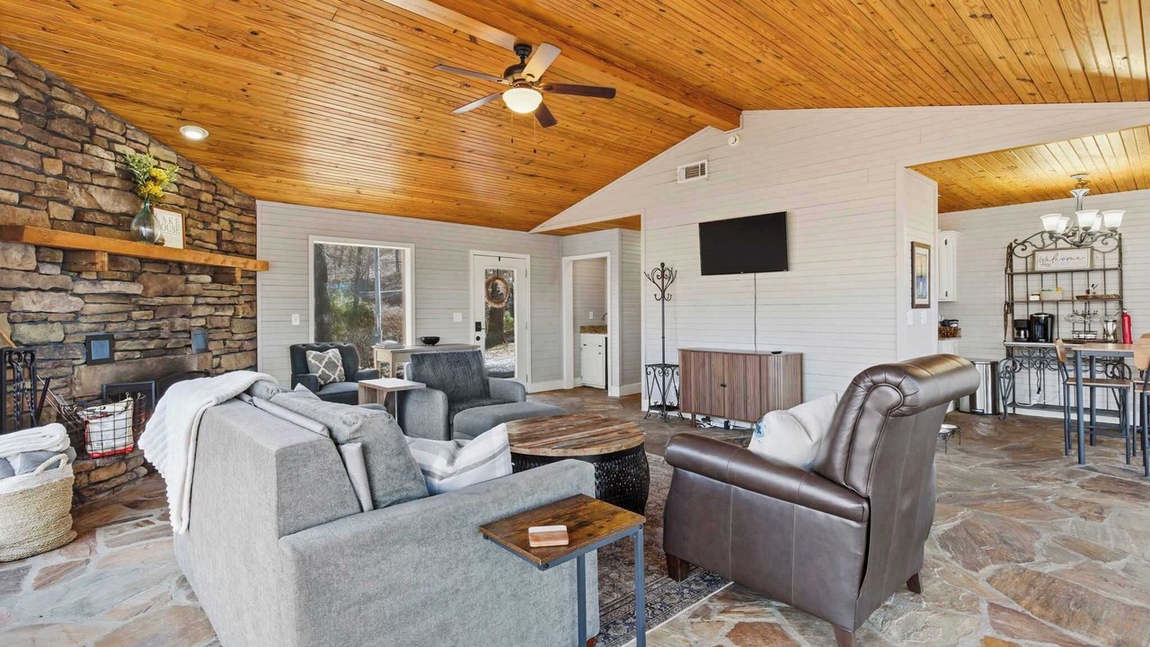 Photo of Livingroom in Lowell