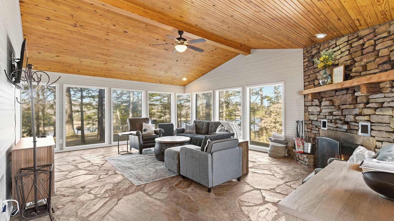 Photo of Livingroom in Lowell