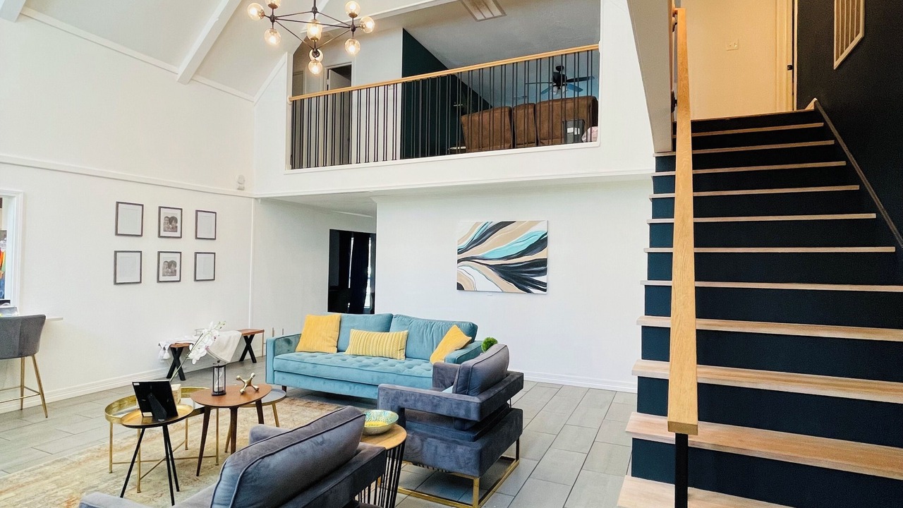Photo of Livingroom in Memorial Northwest