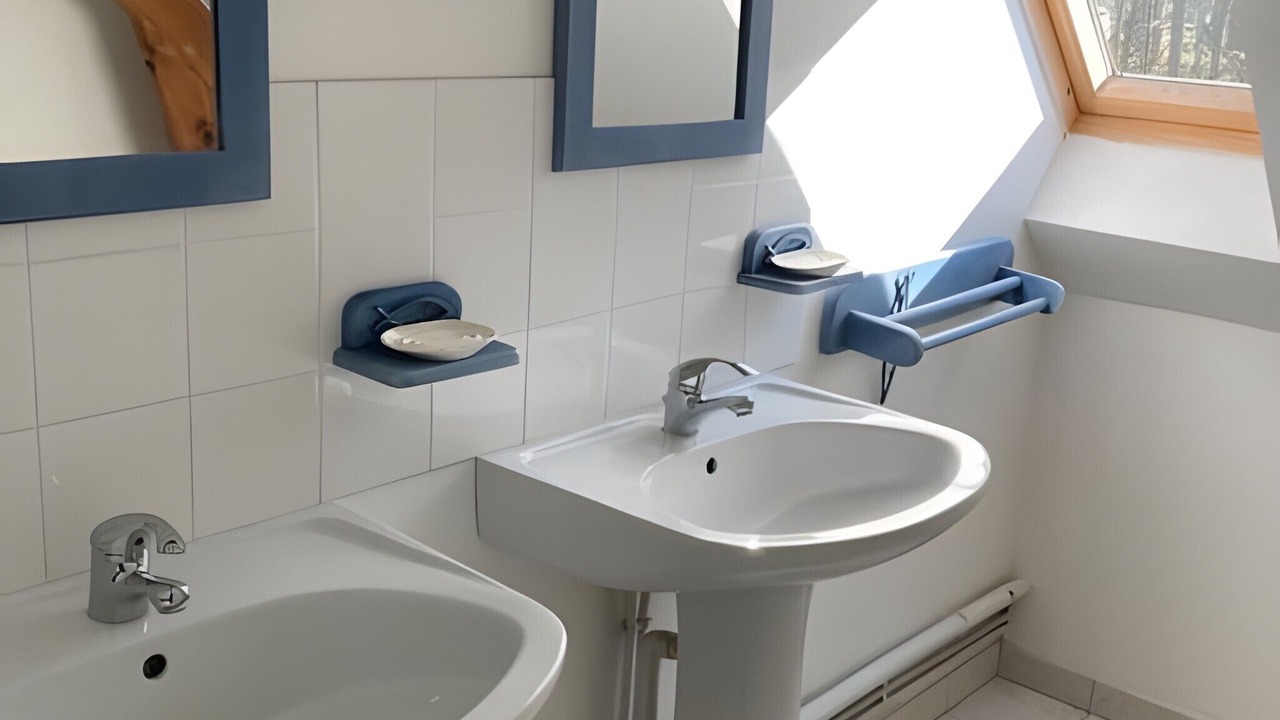 Photo of Bathroom in Rue