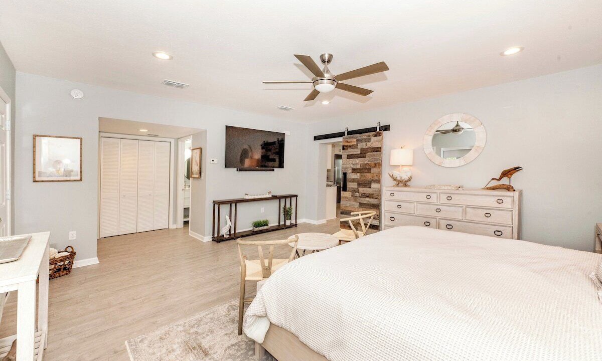 Photo of Bedroom in Panacea