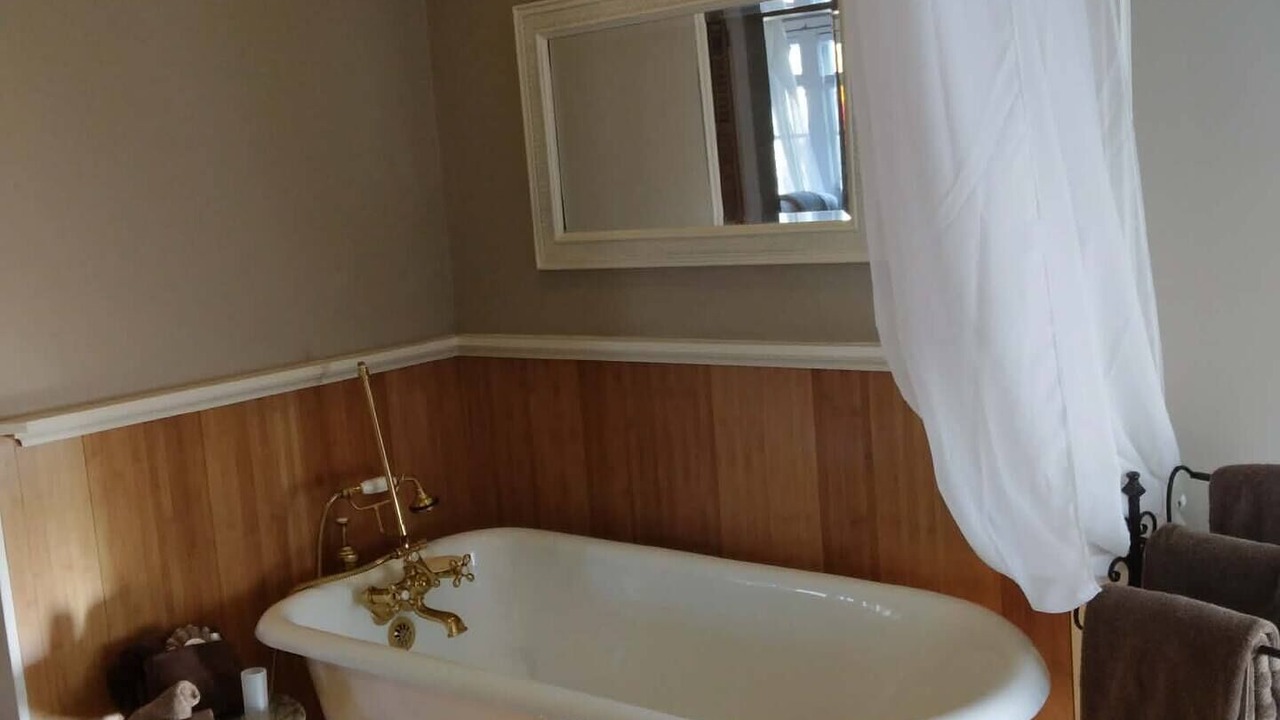 Photo of Bathroom in Eureka Springs Historic District