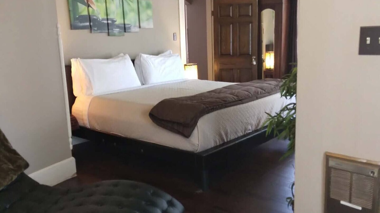 Photo of Bedroom in Eureka Springs Historic District
