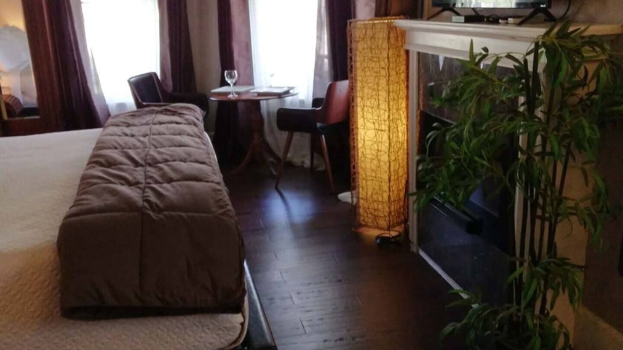 Photo of Bedroom in Eureka Springs Historic District