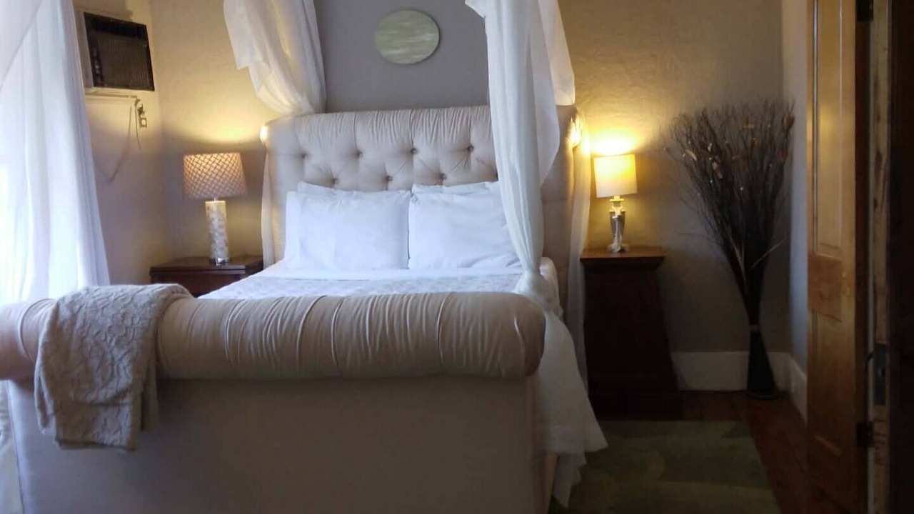 Photo of Bedroom in Eureka Springs Historic District