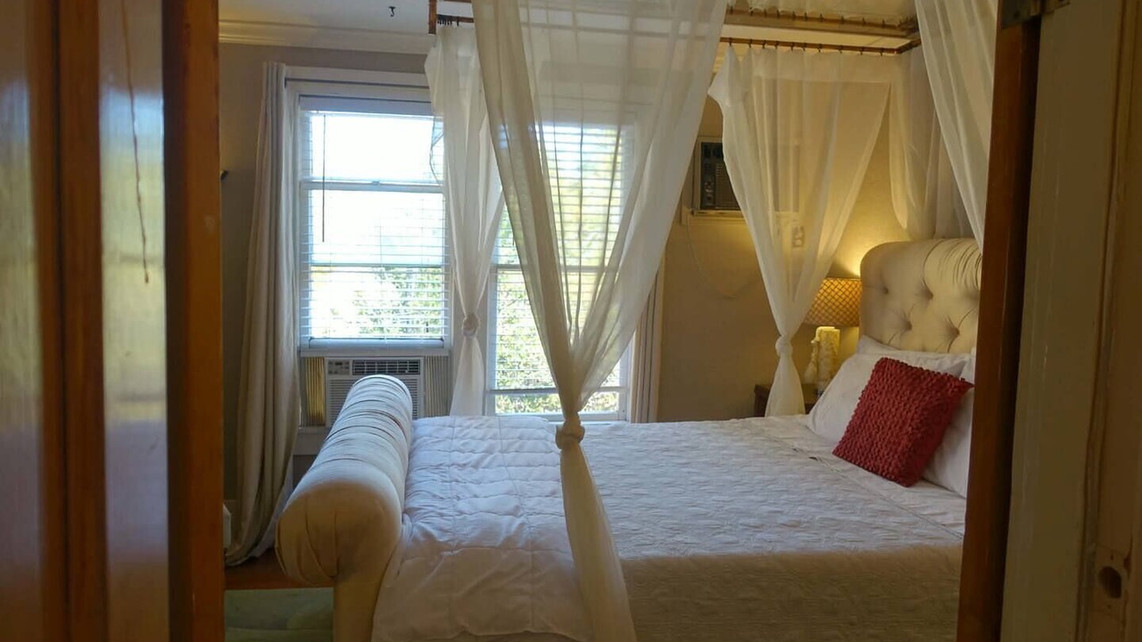 Photo of Bedroom in Eureka Springs Historic District
