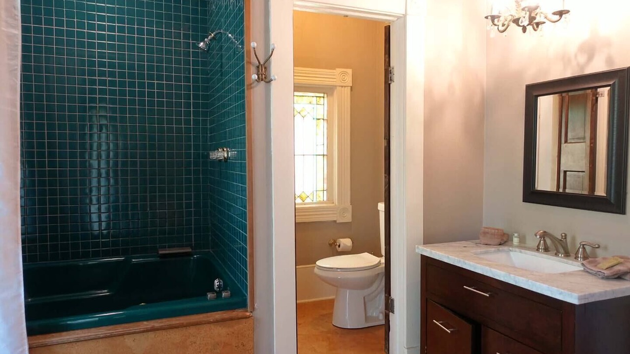 Photo of Bathroom in Eureka Springs Historic District