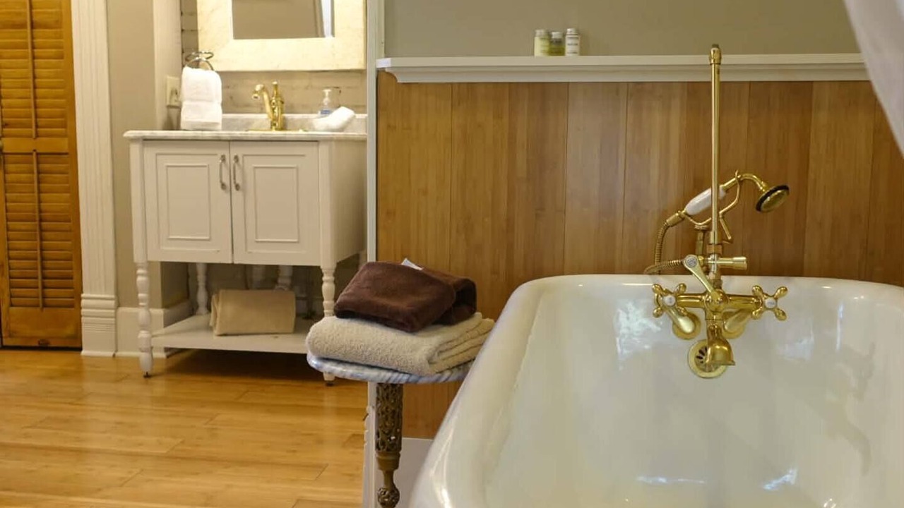 Photo of Bathroom in Eureka Springs Historic District