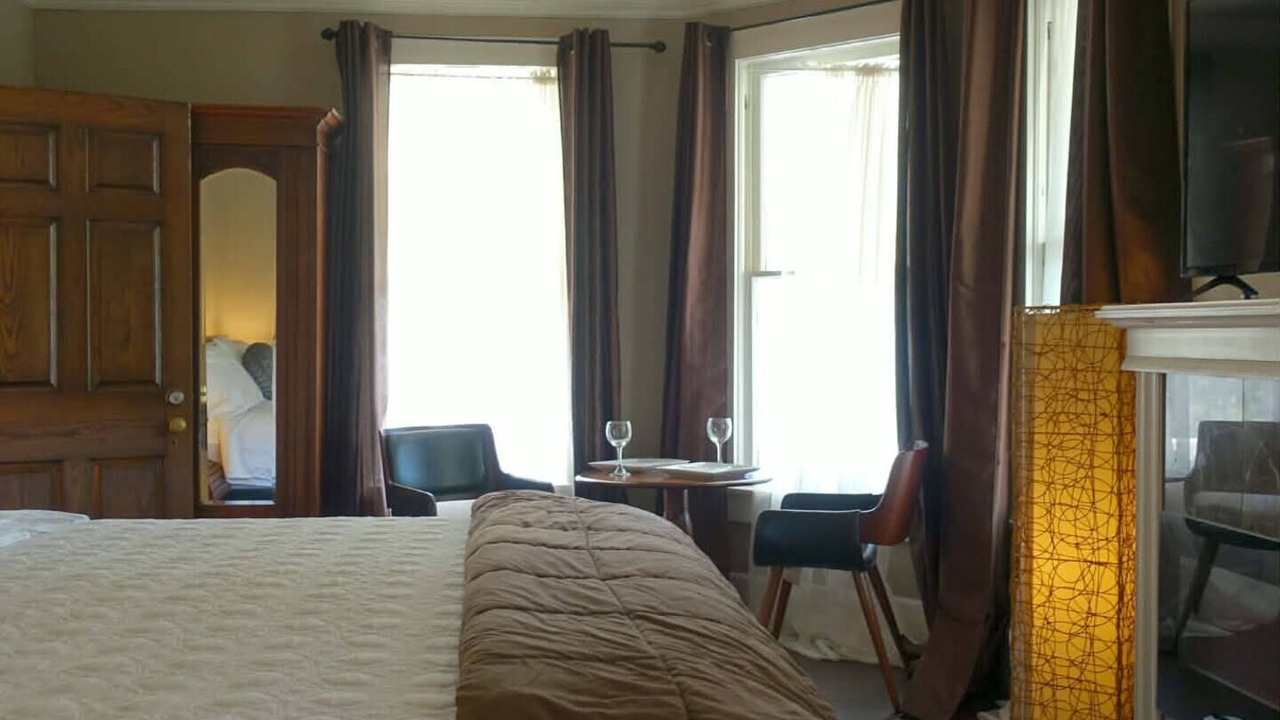 Photo of Bedroom in Eureka Springs Historic District