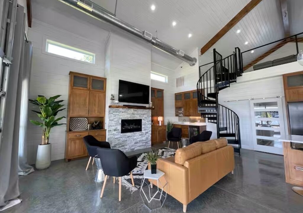 Photo of Livingroom in Mount Pleasant