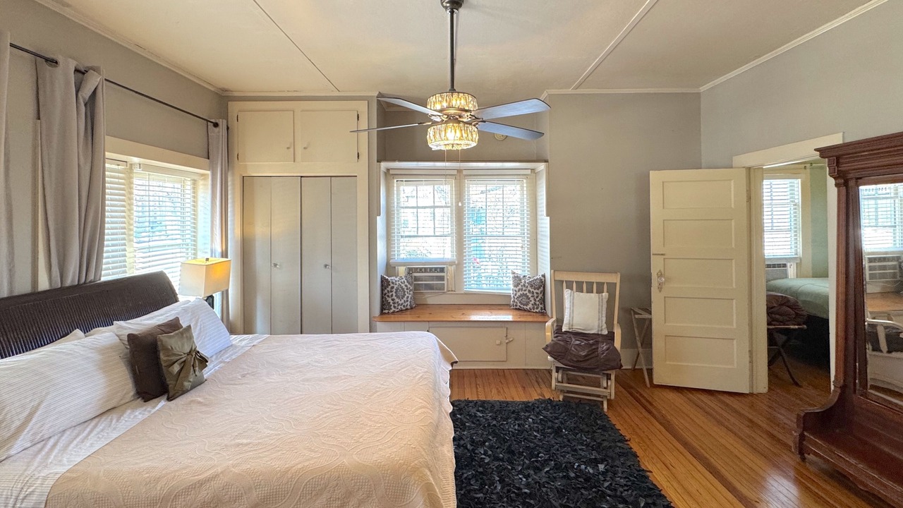 Photo of Bedroom in Eureka Springs Historic District