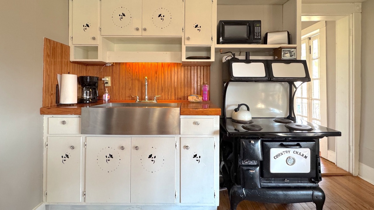 Photo of Kitchen in Eureka Springs Historic District
