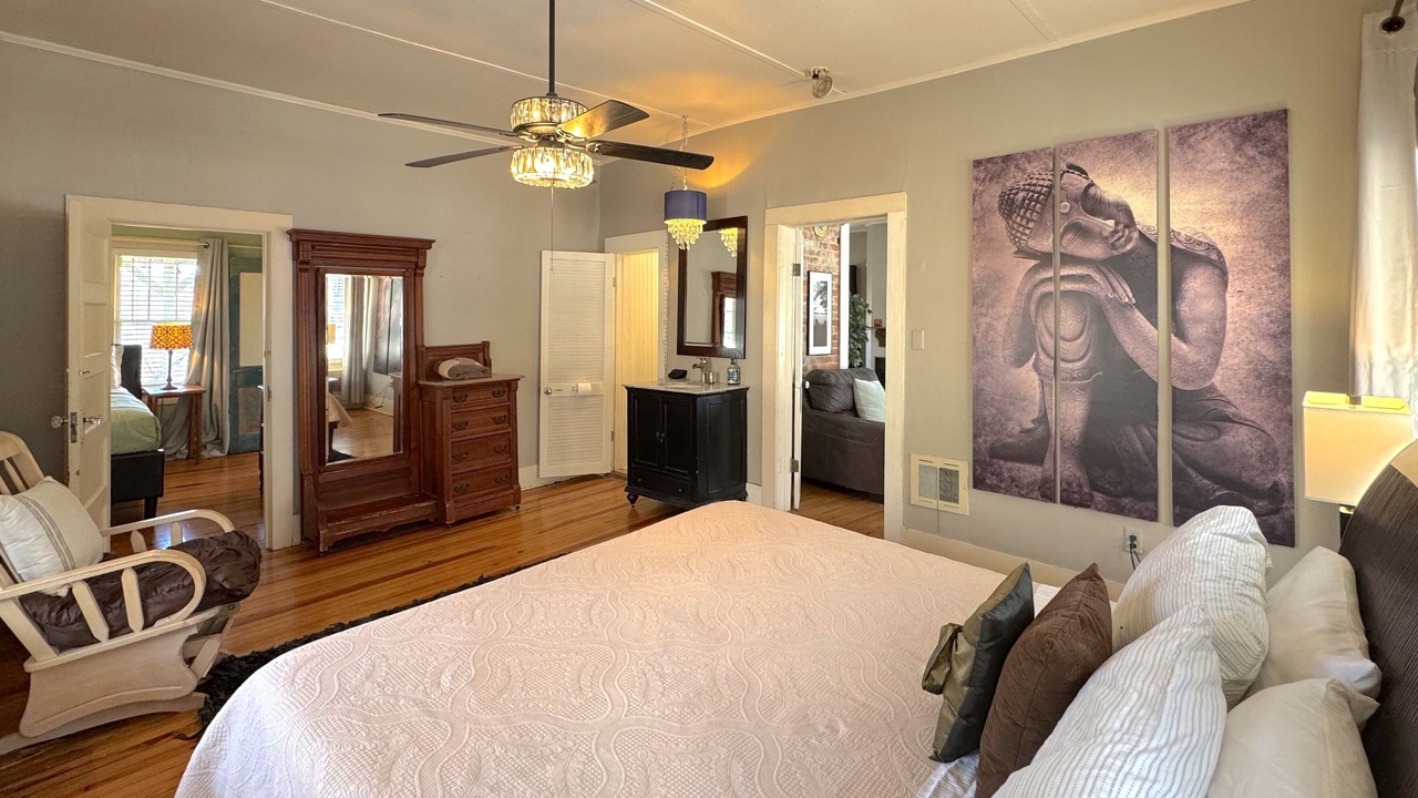 Photo of Bedroom in Eureka Springs Historic District