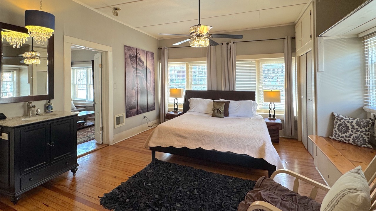 Photo of Bedroom in Eureka Springs Historic District