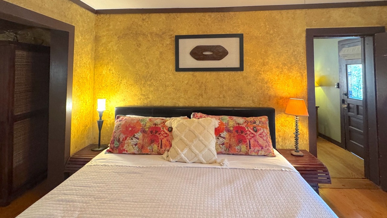 Photo of Bedroom in Eureka Springs Historic District
