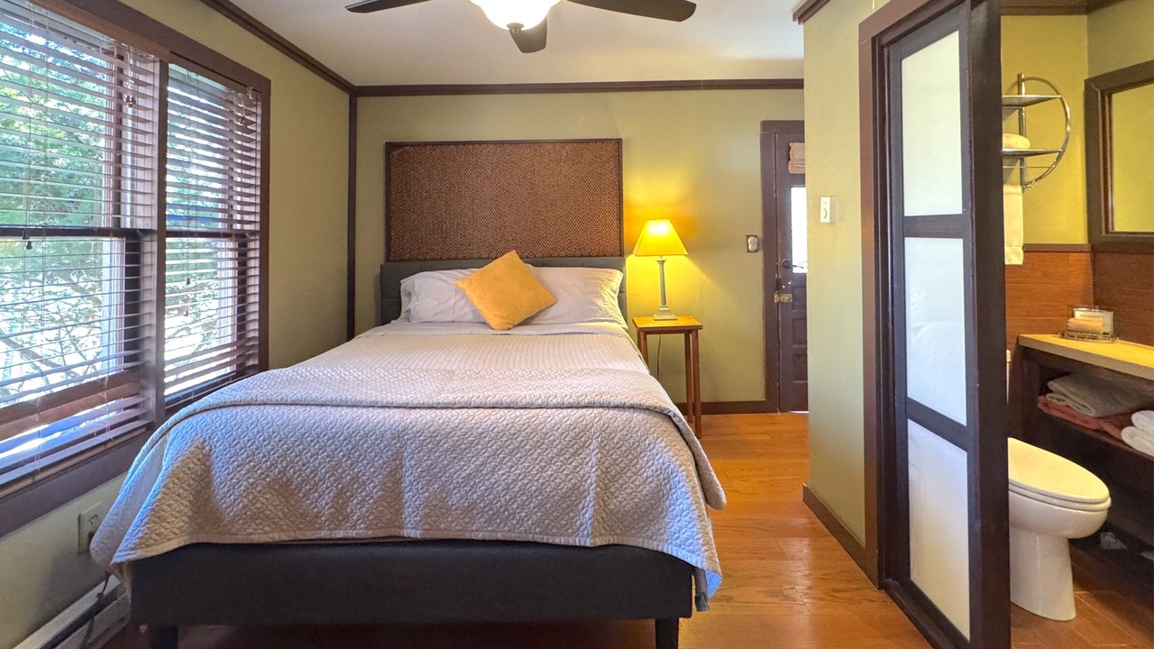 Photo of Bedroom in Eureka Springs Historic District