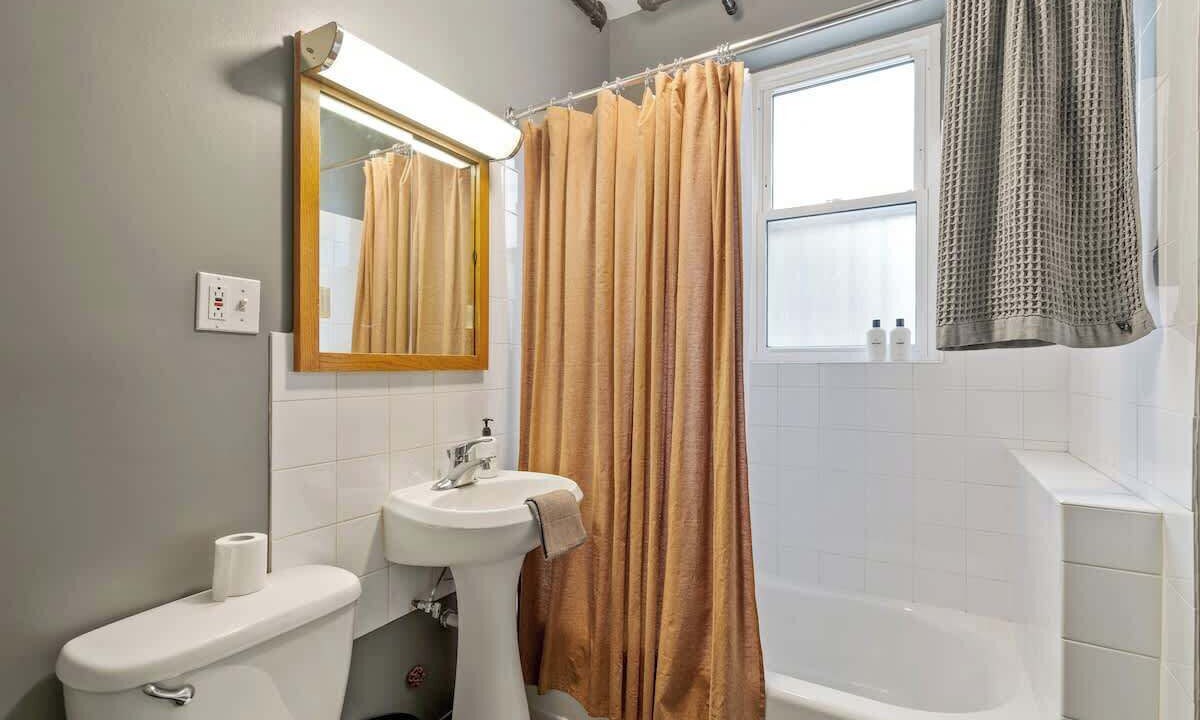Photo of Bathroom in Uptown