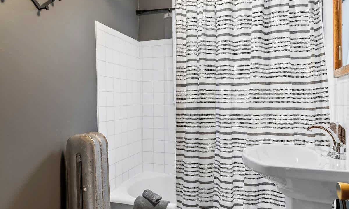Photo of Bathroom in Uptown