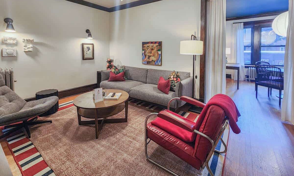 Photo of Livingroom in Wrigleyville