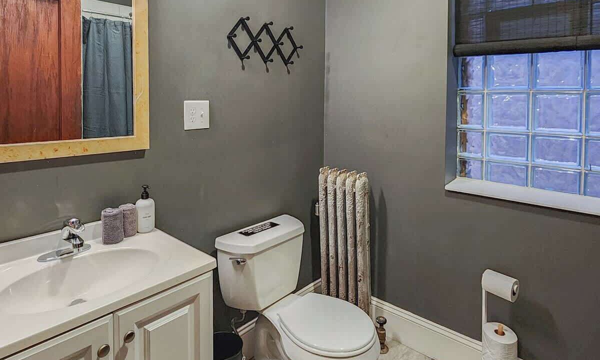 Photo of Bathroom in Wrigleyville