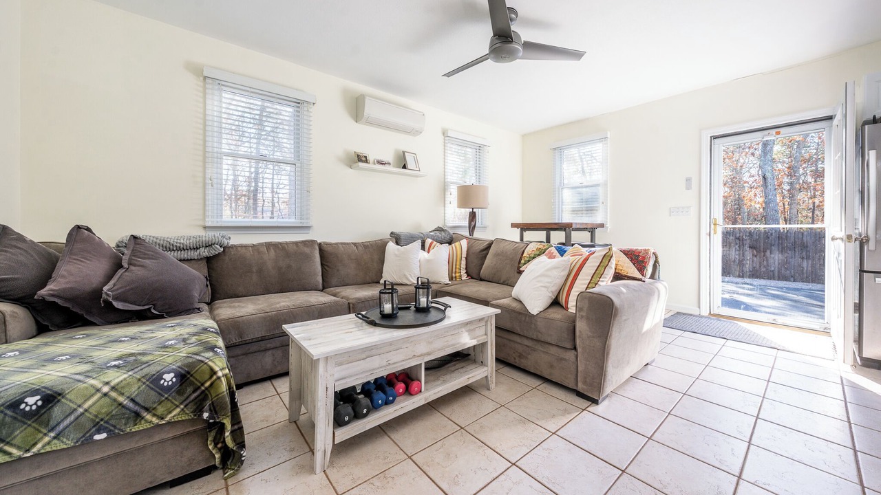 Photo of Livingroom in Silver Beach