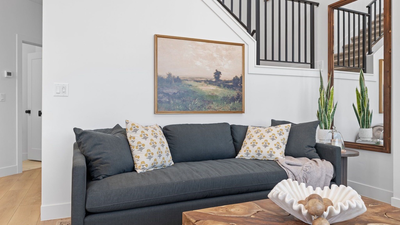 Photo of Livingroom in Midvale