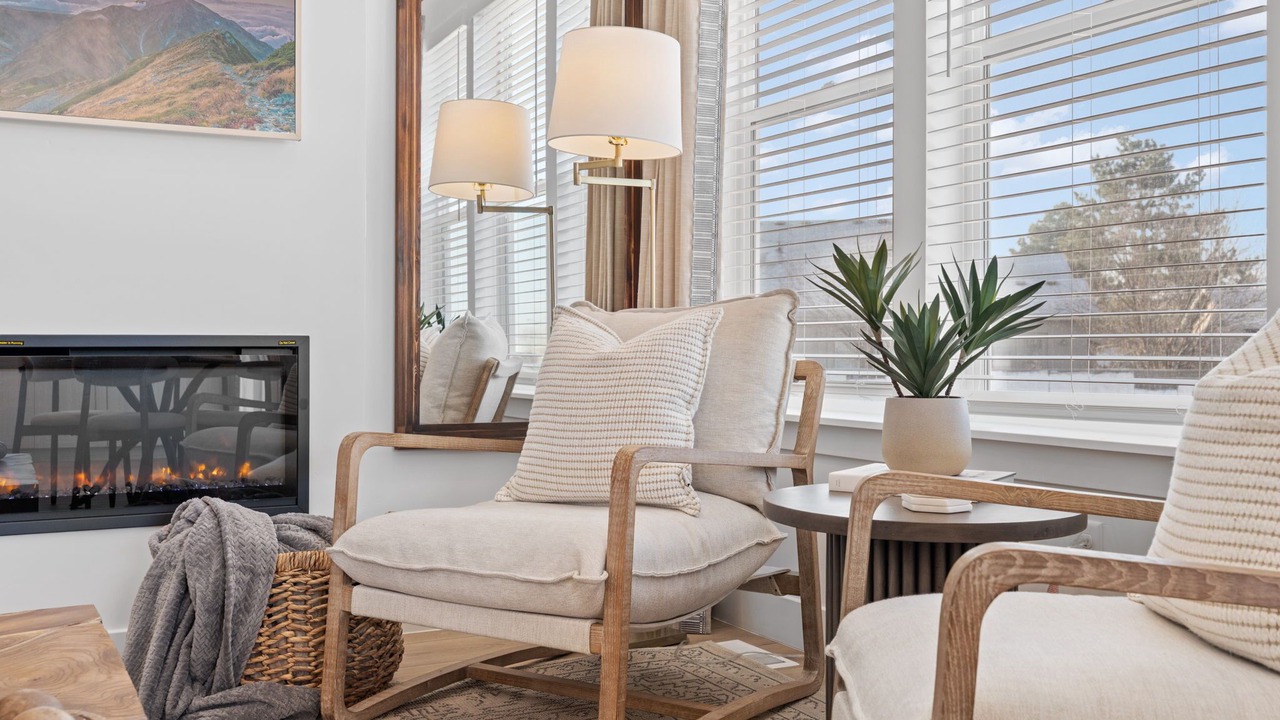 Photo of Livingroom in Midvale