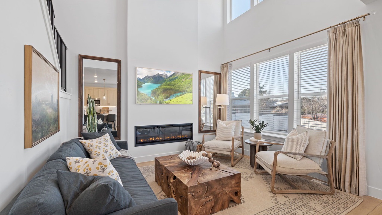 Photo of Livingroom in Midvale