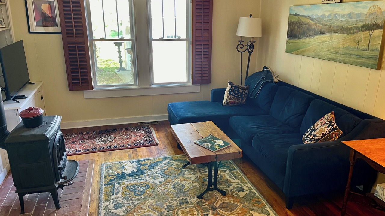Photo of Livingroom in Rockbridge Baths