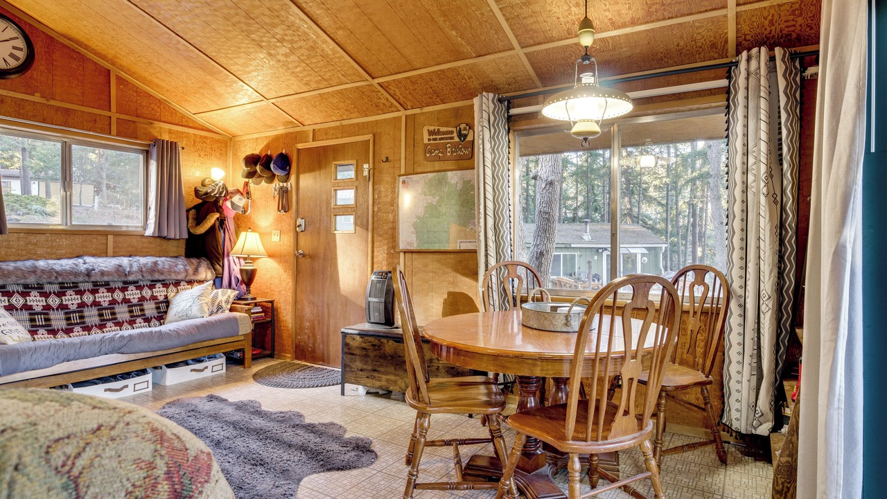 Photo of Livingroom in Wasco County
