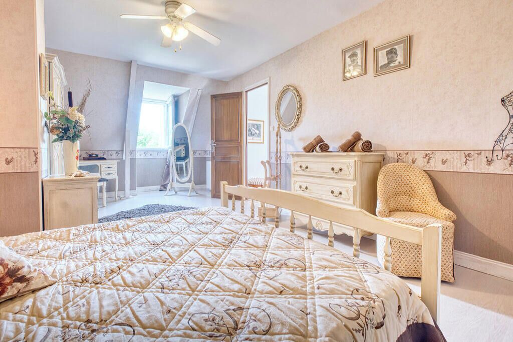 Photo of Bedroom in Le Lardin-Saint-Lazare