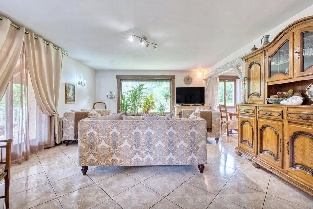 Photo of Livingroom in Le Lardin-Saint-Lazare