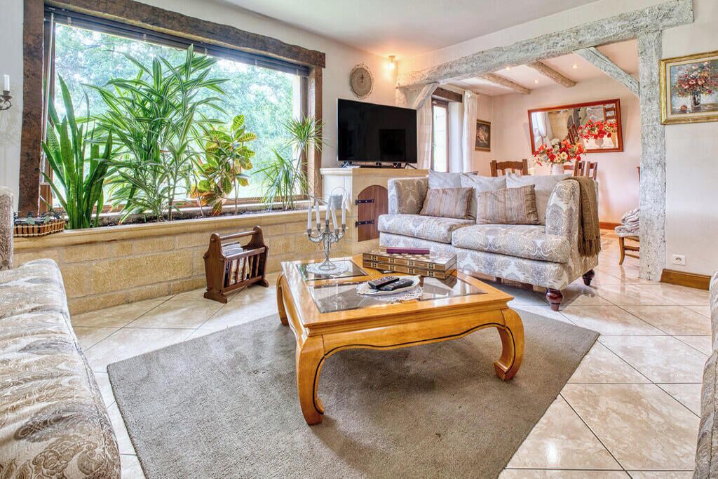 Photo of Livingroom in Le Lardin-Saint-Lazare