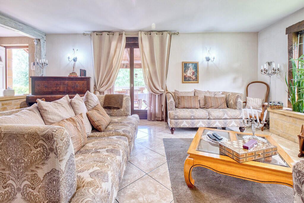 Photo of Livingroom in Le Lardin-Saint-Lazare