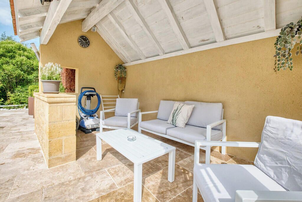 Photo of Patio Balcony in Le Lardin-Saint-Lazare