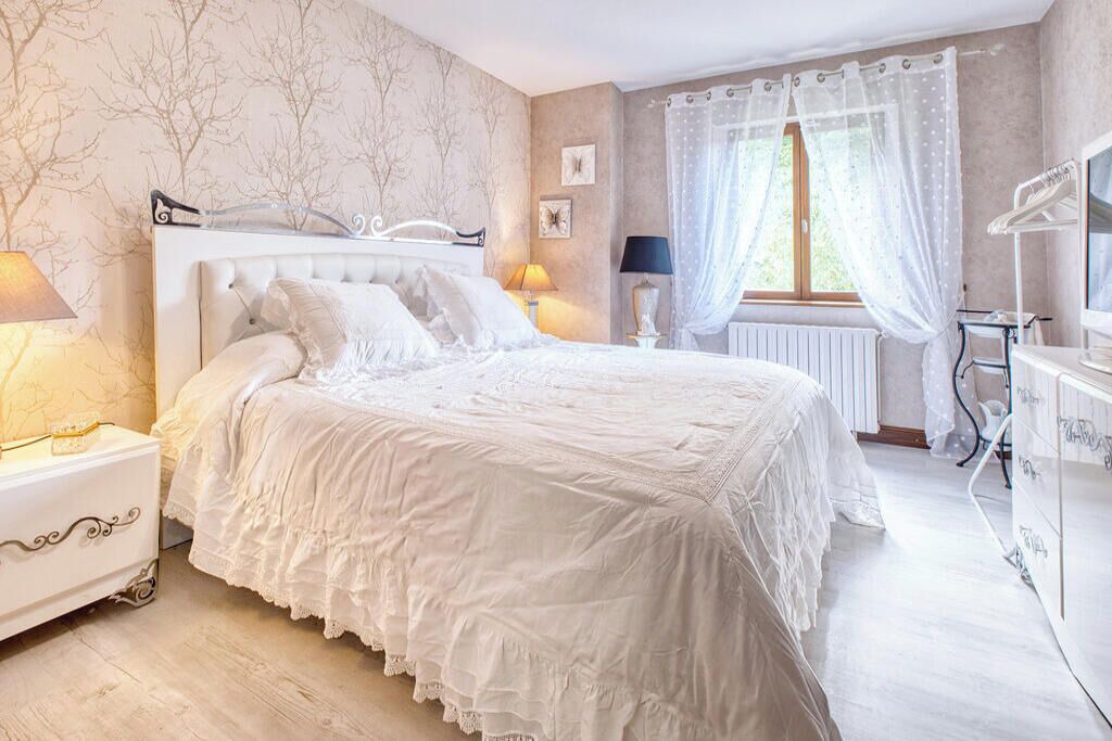 Photo of Bedroom in Le Lardin-Saint-Lazare