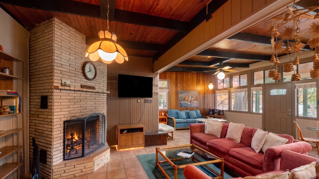 Photo of Livingroom in McQueeney