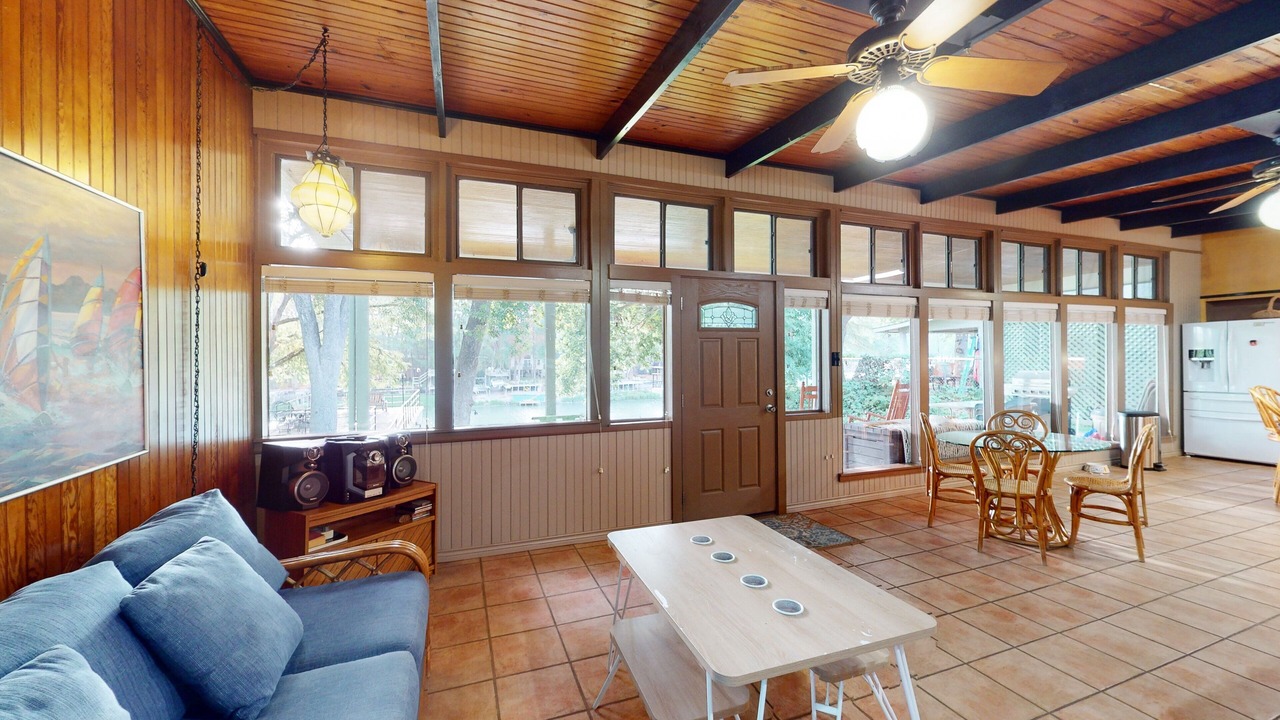 Photo of Livingroom in McQueeney