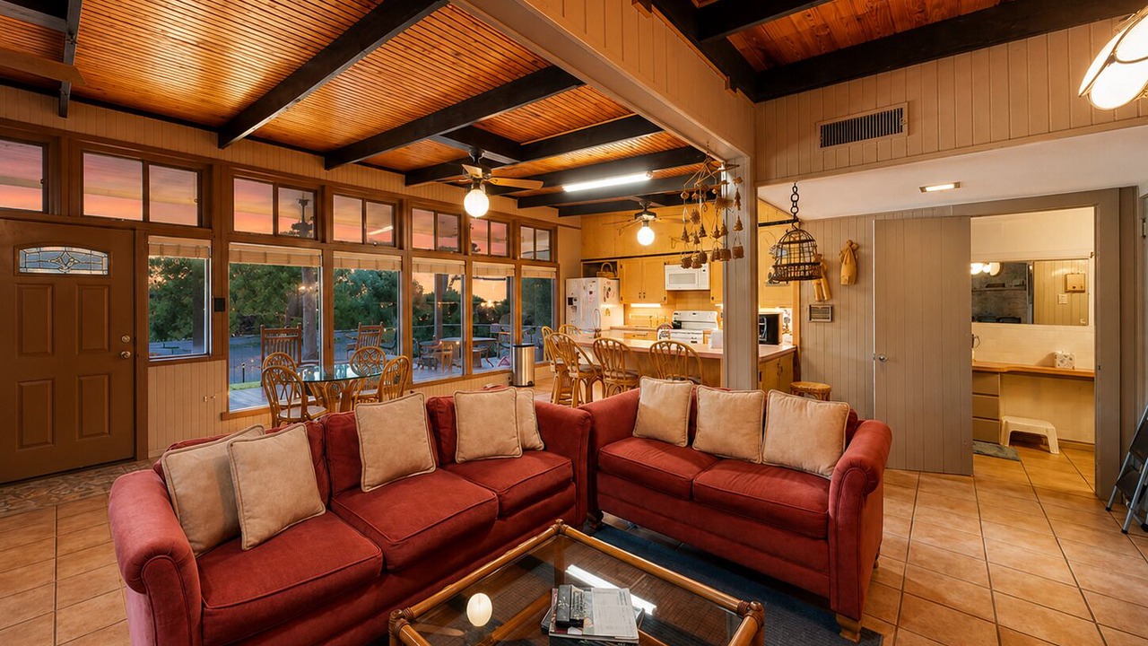 Photo of Livingroom in McQueeney