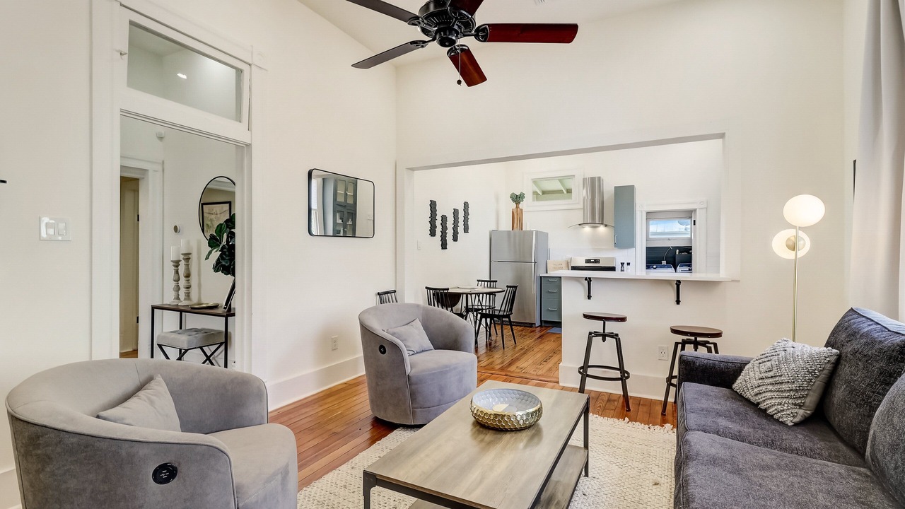Photo of Livingroom in Near East Side