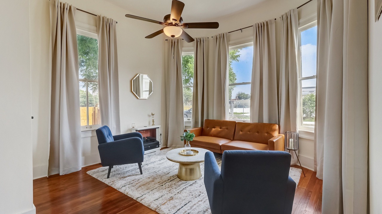 Photo of Livingroom in Near East Side