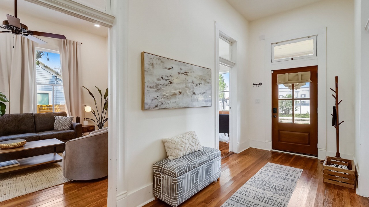 Photo of Livingroom in Near East Side