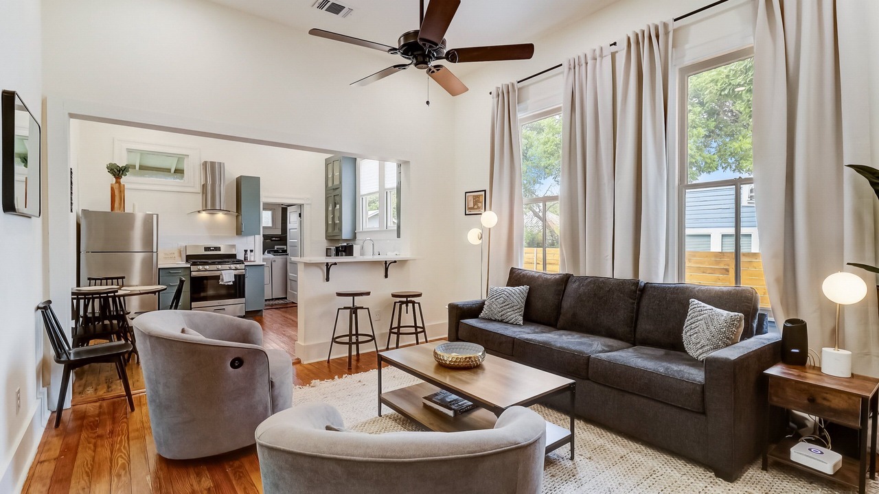 Photo of Livingroom in Near East Side