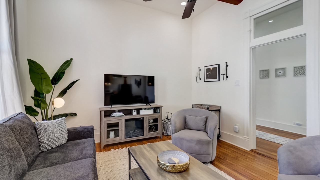 Photo of Livingroom in Near East Side